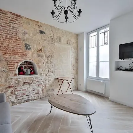 Typical Parisian Studio In Le Marais Apartman *