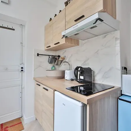 Apartman Typical Parisian Studio In Le Marais Párizs
