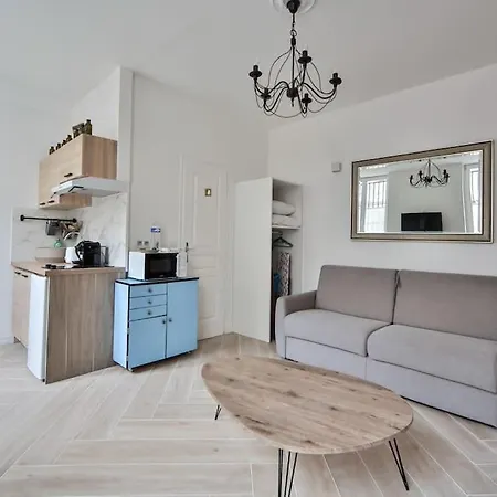 Typical Parisian Studio In Le Marais Apartman *
